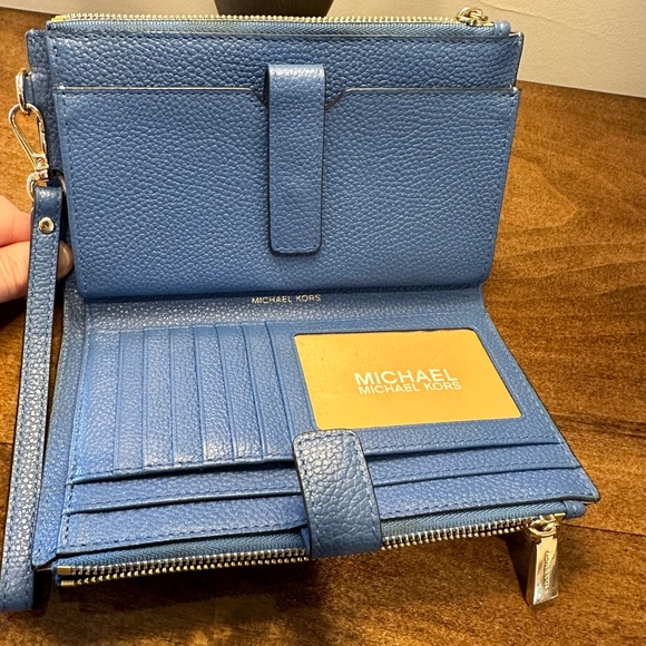 Michael Kors Jet Set Double Zip Wristlet - Picture 4 of 9